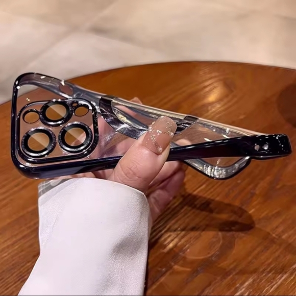 IPhone 15 Pro MagSafe Case - Clear and Black - Picture 3 of 3